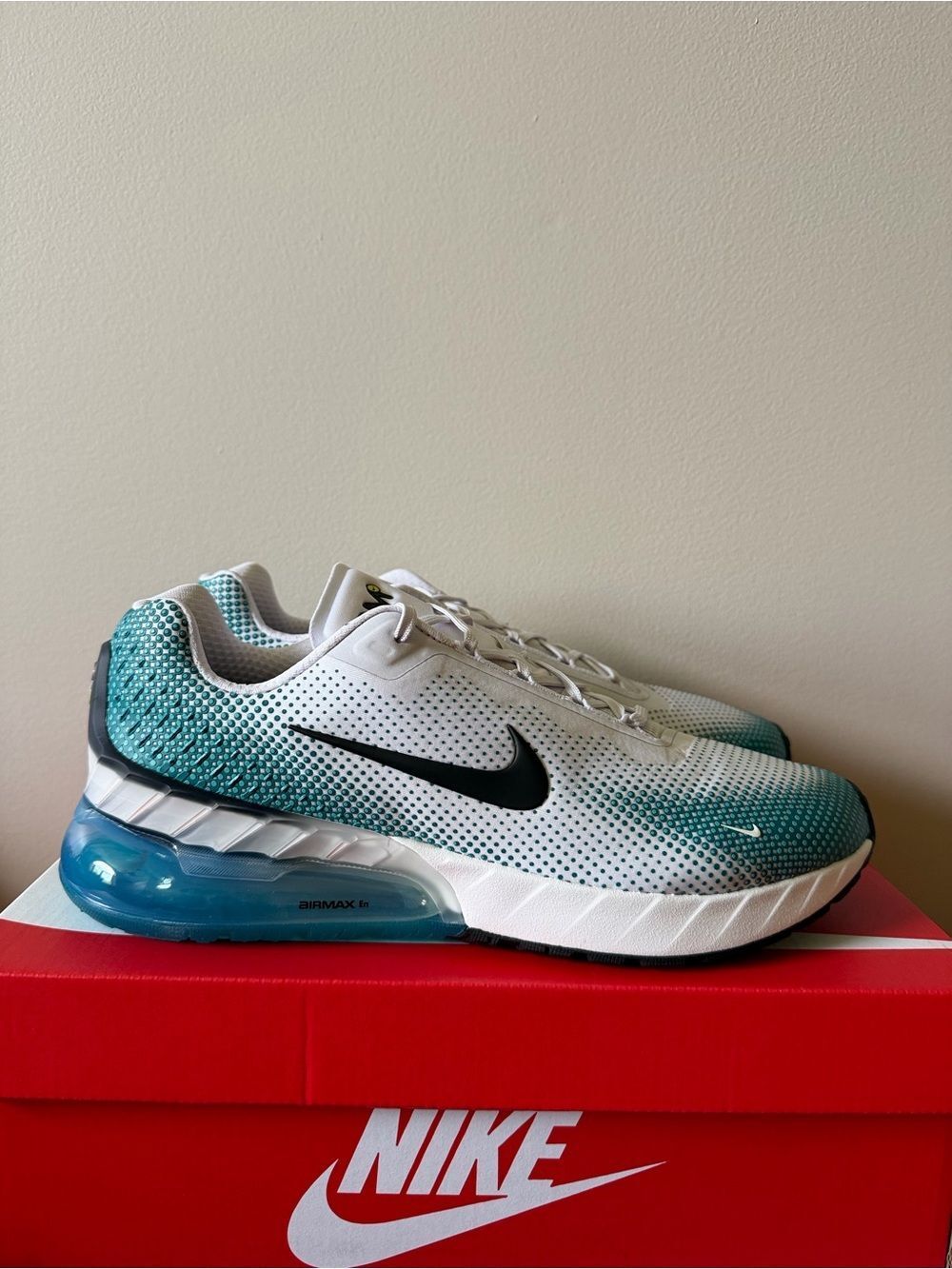 Nike Air Max Phoenix White Dusty Cactus FZ5307-105 Men’s Size 10.5